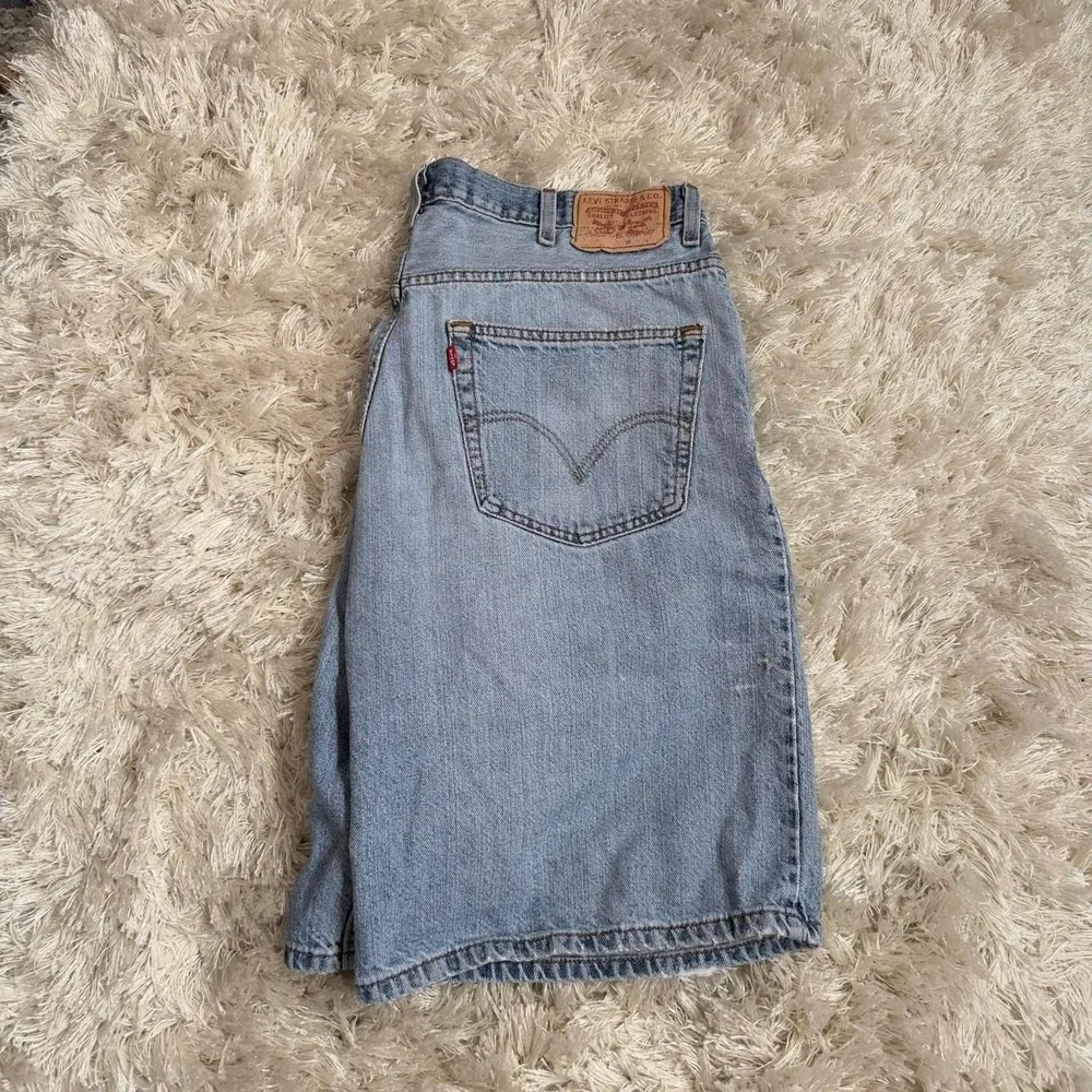 Vintage Levi's 550 Denim Jorts Light Wash Relaxed Fit Black Bat Wing Size 38W